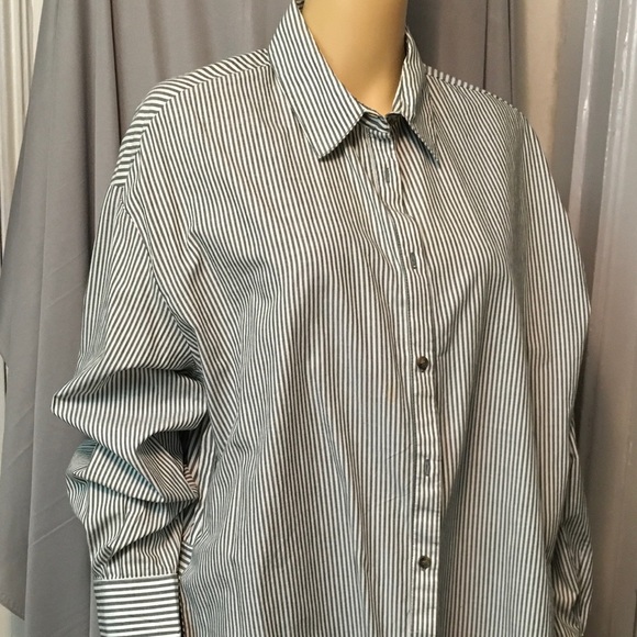 Button down blouse 👚 - Picture 4 of 8